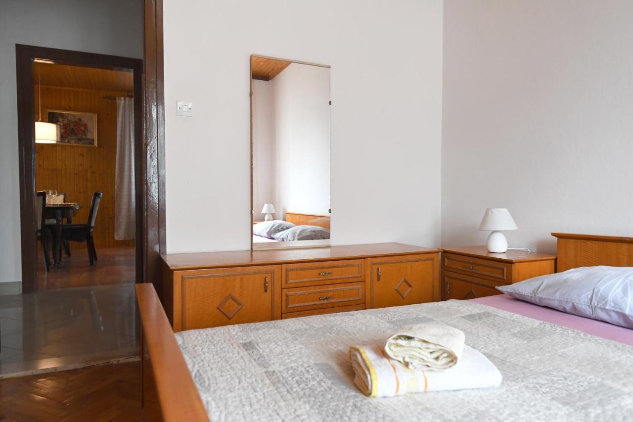 Apartmani Erna Pasman Bagian luar foto